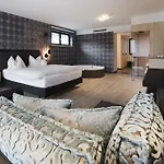 Boutiquehotel Weinspitz & Weingut Strawanzer Donabaum