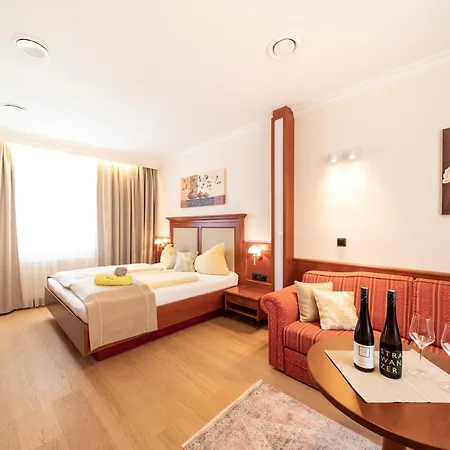 Boutiquehotel Weinspitz & Weingut Strawanzer Donabaum *