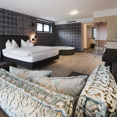 Boutiquehotel Weinspitz & Weingut Strawanzer Donabaum