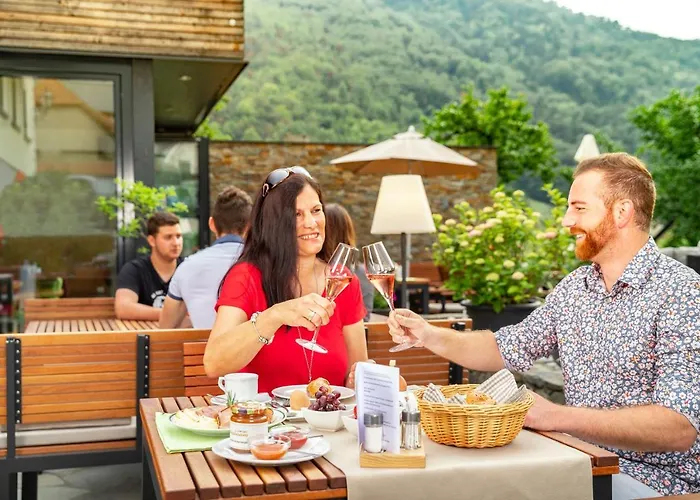 Pansiyon Boutiquehotel Weinspitz & Weingut Strawanzer Donabaum